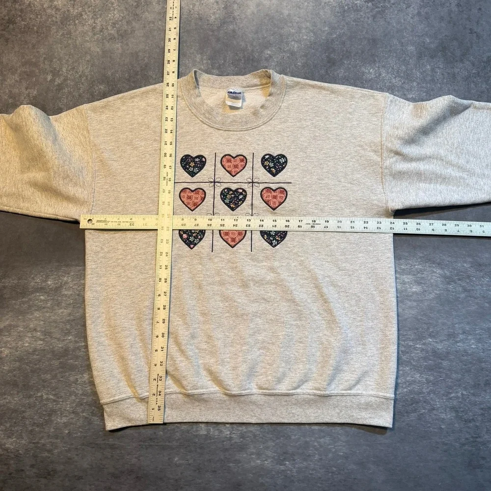 VTG Women's Granny Tic Tac Toe Hearts Embroidered Sweatshirt Large Gray Cottage
